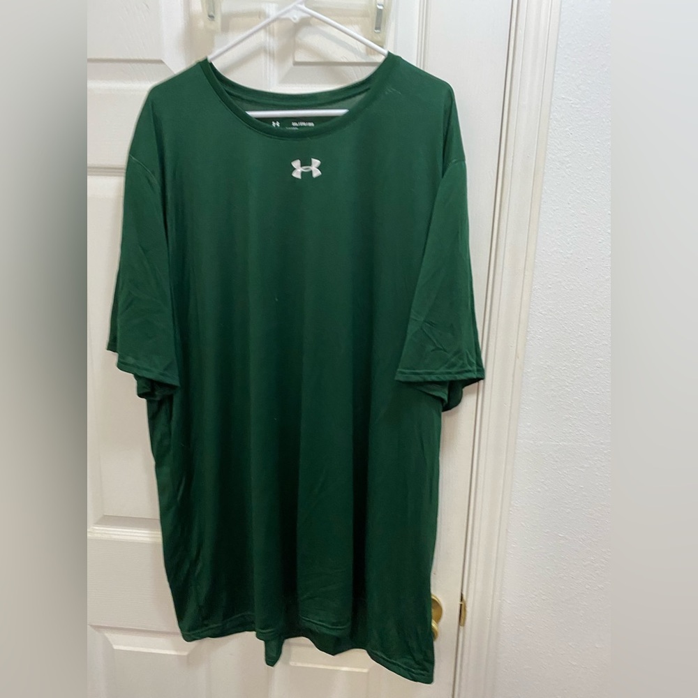Men’s Under Armour heat gear shirt